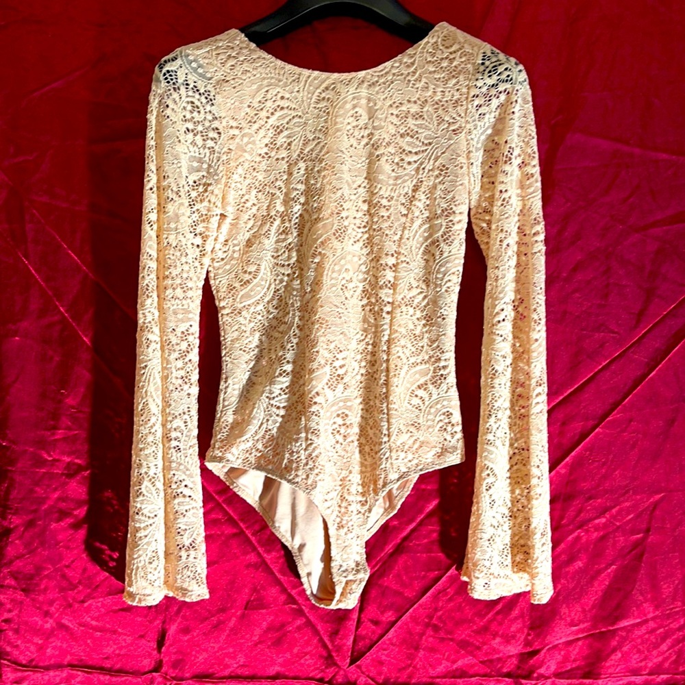 Beautiful long sleeve body suit.